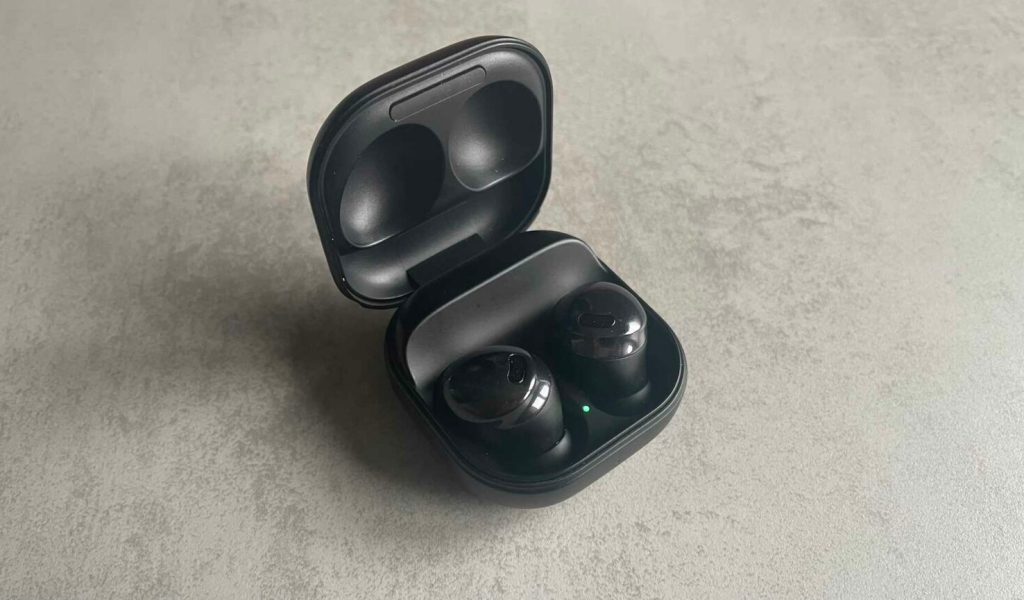 Les écouteurs Samsung Galaxy Buds Pro // Source : Maxime Claudel pour Numerama