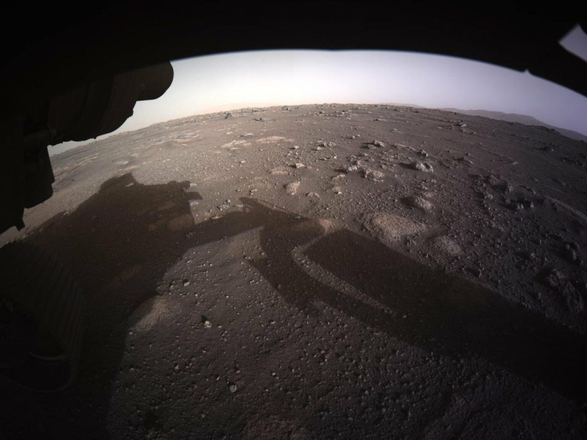 Le sol martien pris en photo part une des caméras du rover // Source : Nasa