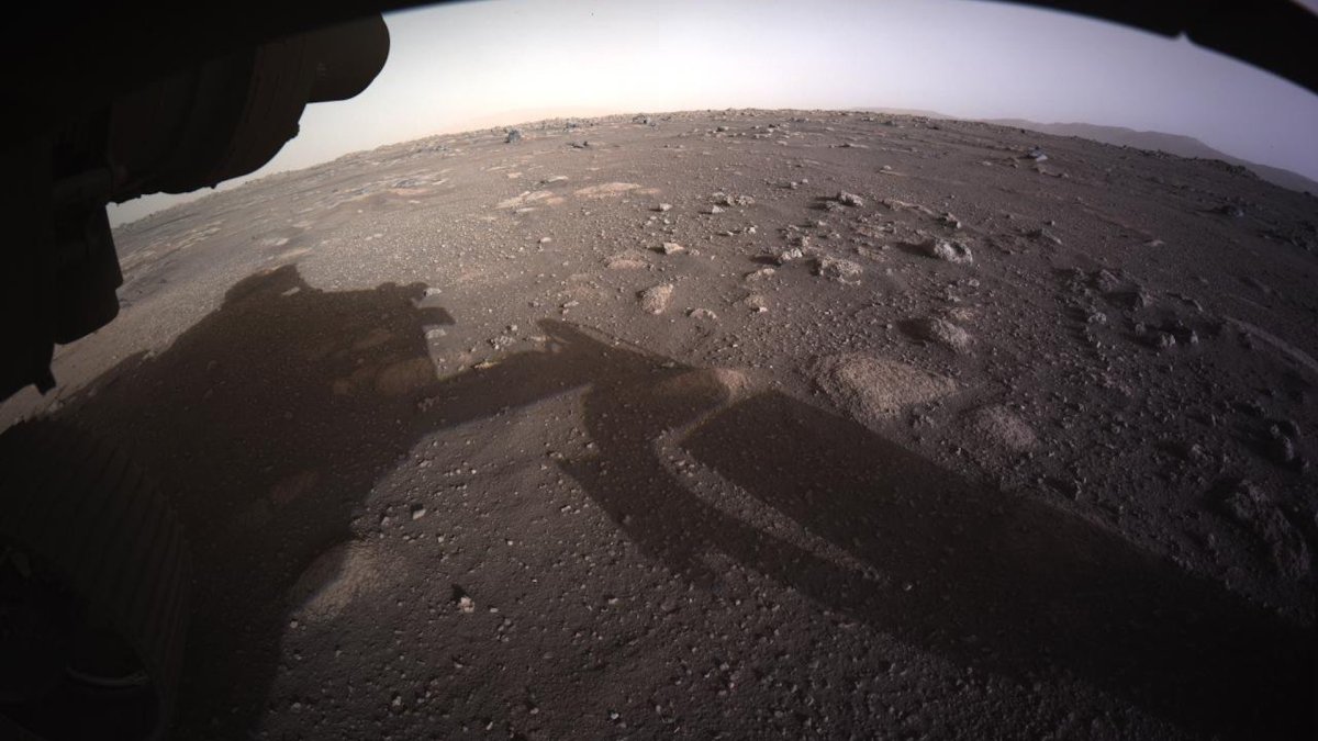 Le sol martien pris en photo part une des caméras du rover // Source : Nasa