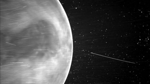 Vénus imagée par la sonde solaire Parker. // Source : NASA/Johns Hopkins APL/Naval Research Laboratory/Guillermo Stenborg and Brendan Gallagher (photo recadrée)