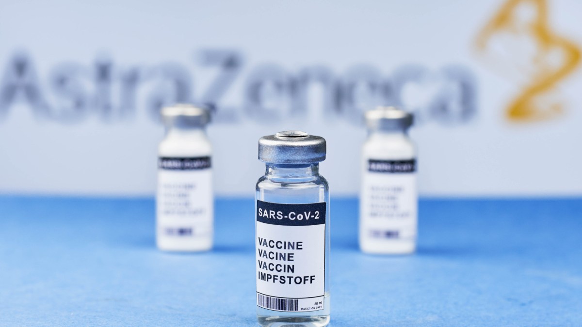 Vaccins AstraZeneca contre le coronavirus. // Source : Marco Verch sous Creative Commons 2.0 (photo recadrée)