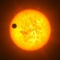 Vue d'artiste d'une exoplanète en transit devant son étoile. // Source : Wikimedia/CC/ESO/L. Calçada (image recadrée)