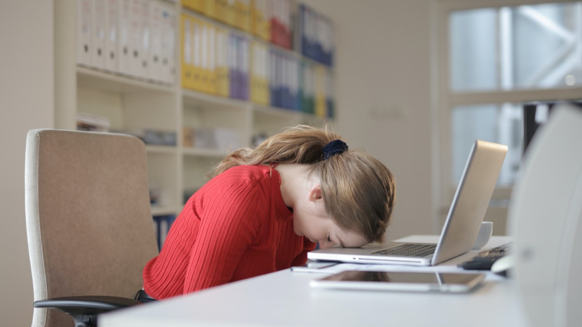 Réaction d'un cerveau humain devant faire un effort. // Source : Pexels/Andrea Piacquadio (photo recadrée)