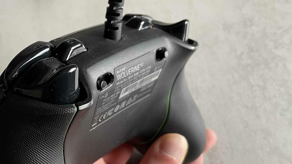Les gâchettes de la manette Razer Xbox Wolverine V2 // Source : Maxime Claudel pour Numerama Les gâchettes de la manette Razer Xbox Wolverine V2 // Source : Maxime Claudel pour Numerama