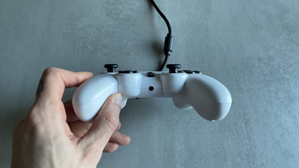 Port jack sur la manette Nacon Pro Compact // Source : Maxime Claudel pour Numerama Port jack sur la manette Nacon Pro Compact // Source : Maxime Claudel pour Numerama