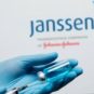 Le vaccin de Janssen/Johnson&Johnson contre le coronavirus SARS-CoV-2 repose sur une seule dose. // Source : Pexels / logo Janssen