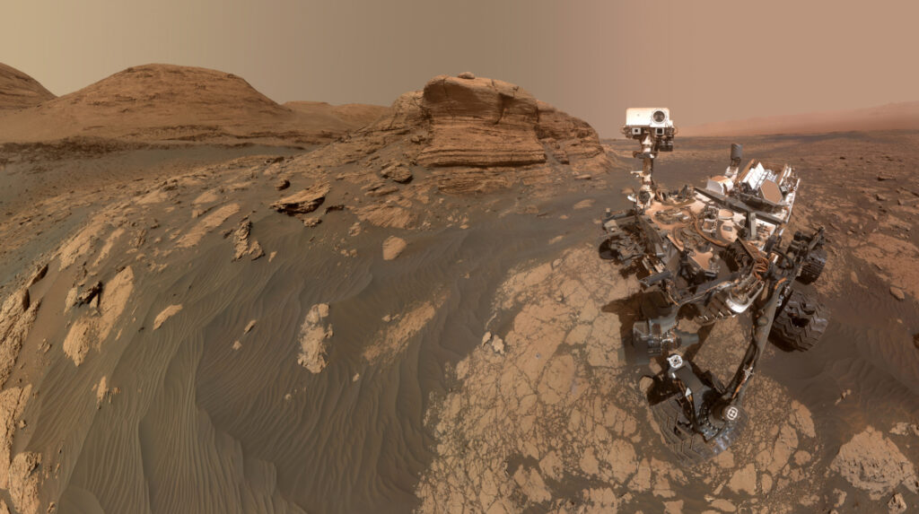 « Eh, moi aussi je suis sur Mars ! Ne m'oubliez pas. » // Source : NASA/JPL-Caltech/MSSS (photo recadrée)