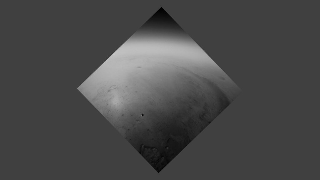 L'image brute obtenue lors de l'atterrissage. // Source : NASA/JPL-Caltech/MSSS