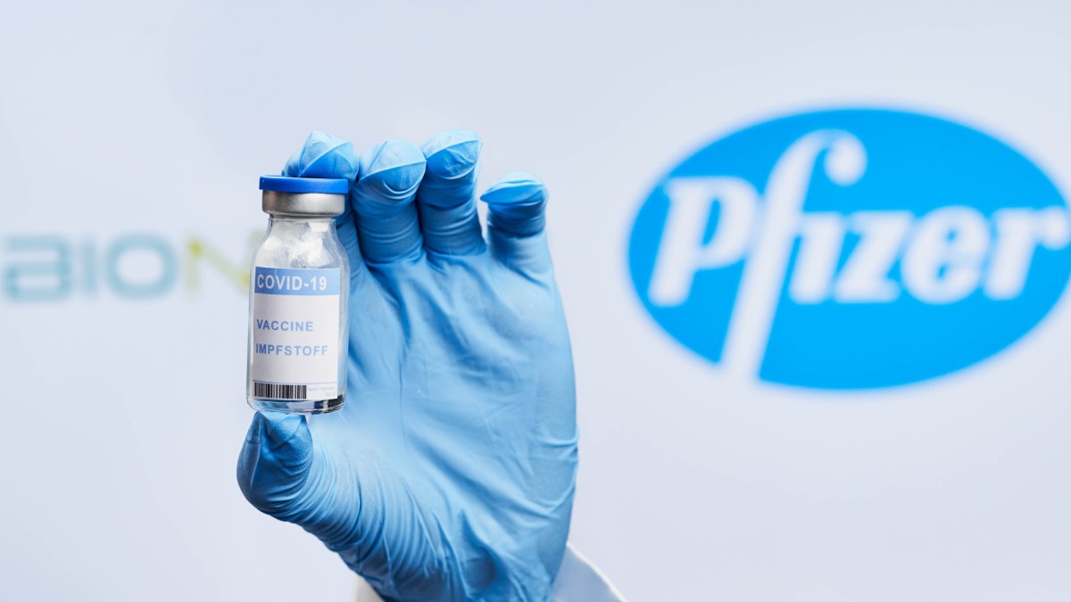 Vaccin de Pfizer contre le coronavirus. // Source : Marco Verch sous Creative Commons 2.0 (photo recadrée)
