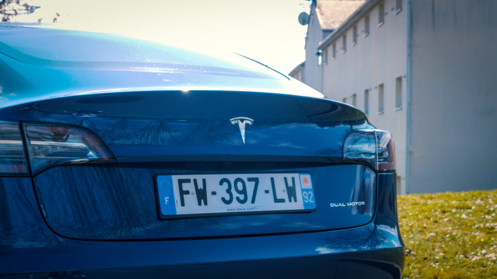 Porte du coffre de la Tesla Model 3 Propulsion // Source : Louise Audry pour Numerama