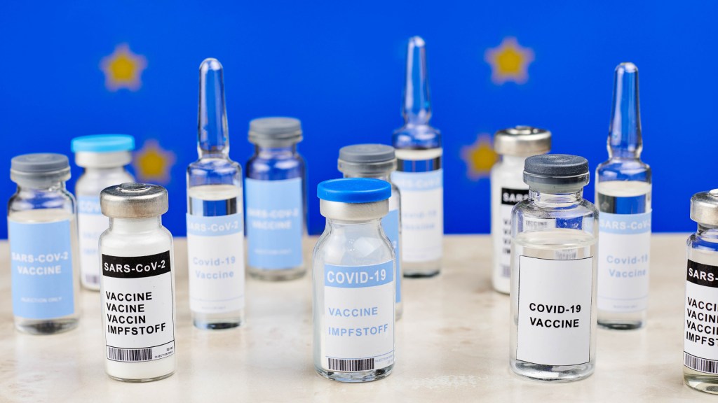 Vaccins contre le coronavirus. // Source : Marco Verch sous Creative Commons 2.0 (photo recadrée)