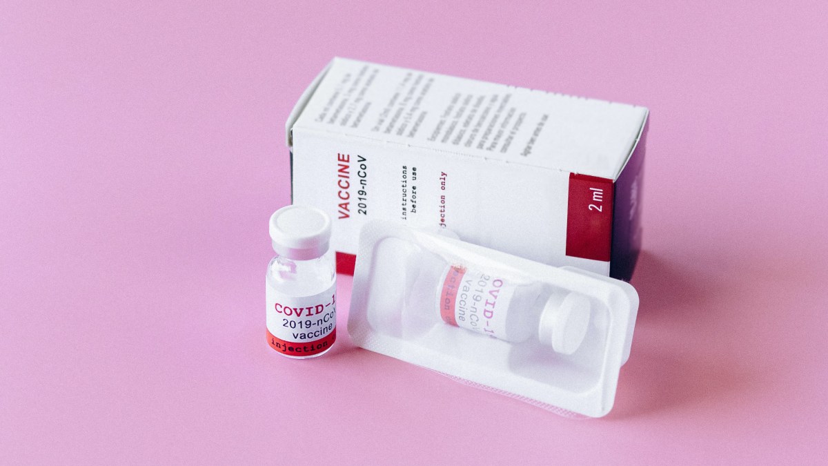 Vaccin contre le coronavirus. // Source : Pexels/Nataliya Vaitkevich (photo recadrée)
