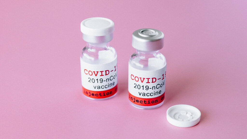 Vaccins contre la Covid-19. // Source : Pexels/Nataliya Vaitkevich (photo recadrée)