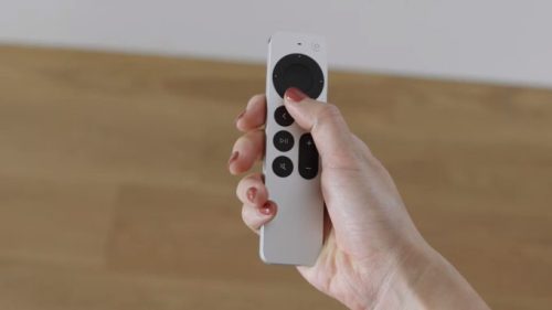 La nouvelle Apple TV 4K et sa nouvelle télécommande // Source : Capture d'écran Numerama