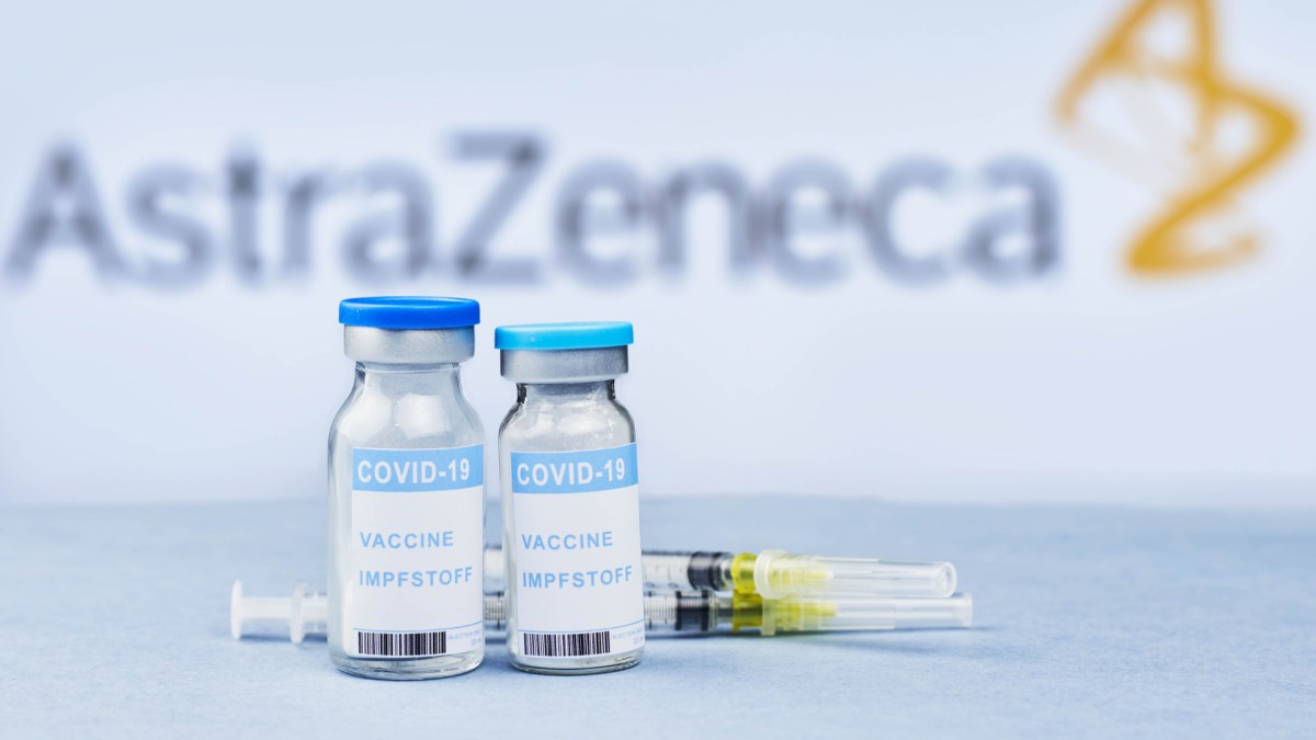 Vaccins AstraZeneca contre le coronavirus. // Source : Marco Verch sous Creative Commons 2.0 (photo recadrée)