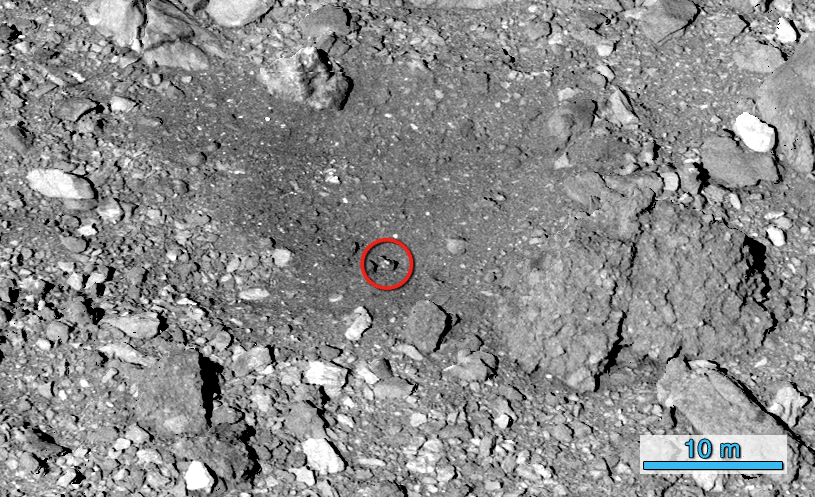 Le site de prélèvement sur Bennu, avant/après. // Source : NASA's Goddard Space Flight Center