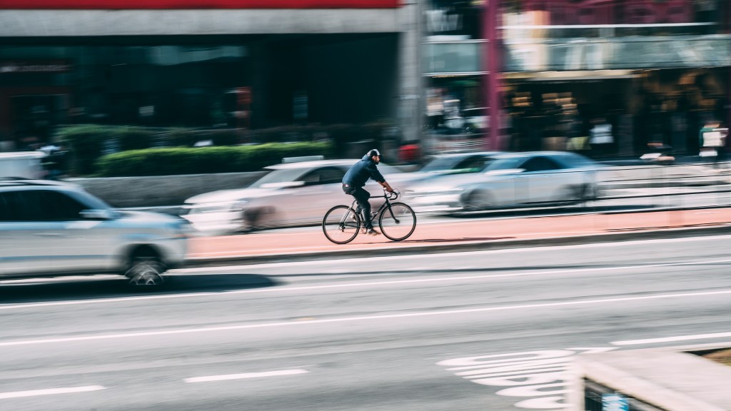 Vélo en ville. // Source : Pixabay