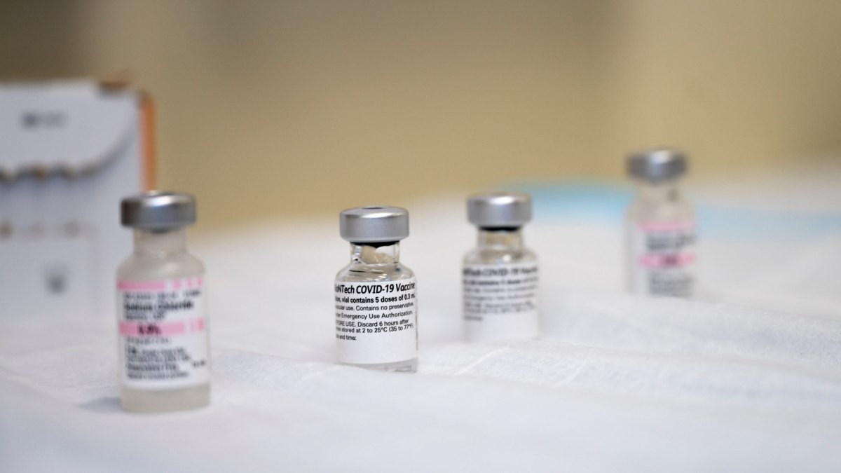 Vaccins contre la Covid-19. // Source : Flickr/CC/U.S. Secretary of Defense (photo recadrée)