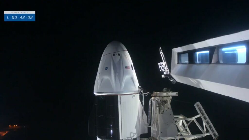 Passerelle permettant l'accès de l'équipage à l'ISS. // Source : SpaceX