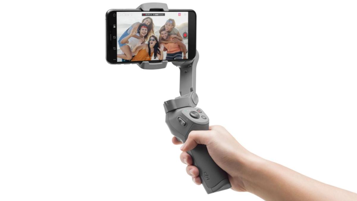 DJI Osmo Mobile 3 avec main