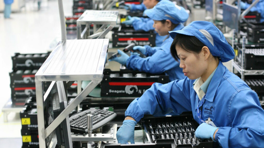 Une ligne de production dans les usines de Foxconn en Chine // Source : Flickr/CC/Robert Scoble