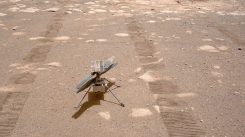 Ingenuity sur Mars (image retravaillée). // Source : Flickr/CC/Kevin Gill (image recadrée)