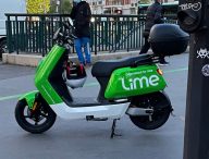 Un scooter Niu/Lime à Paris // Source : Numerama