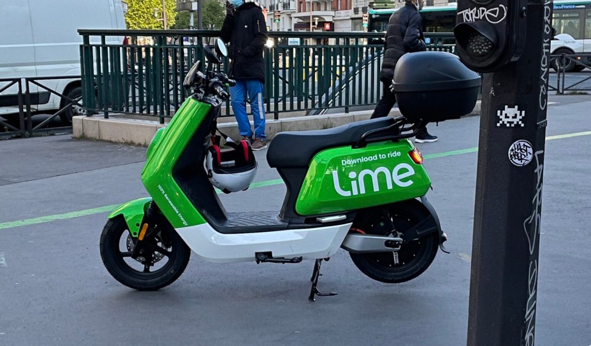 Un scooter Niu/Lime à Paris // Source : Numerama