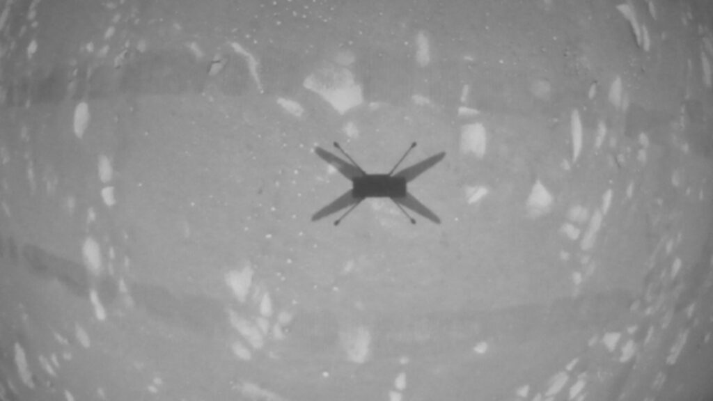 Première image en noir et blanc du troisième vol d'Ingenuity sur Mars. // Source : NASA/JPL-Caltech (photo recadrée)