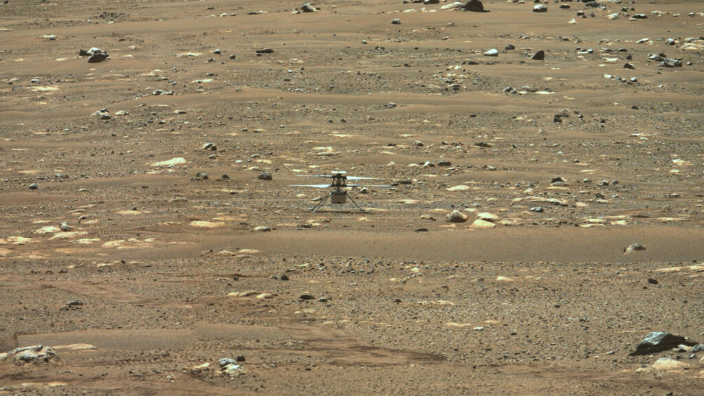 Ingenuity sur Mars. // Source : Flickr/CC/Kevin Gill (photo recadrée)