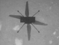 Image obtenue par la caméra de navigation d'Ingenuity le 19 avril 2021, lors de son premier vol sur Mars. // Source : NASA/JPL-Caltech (image recadrée)