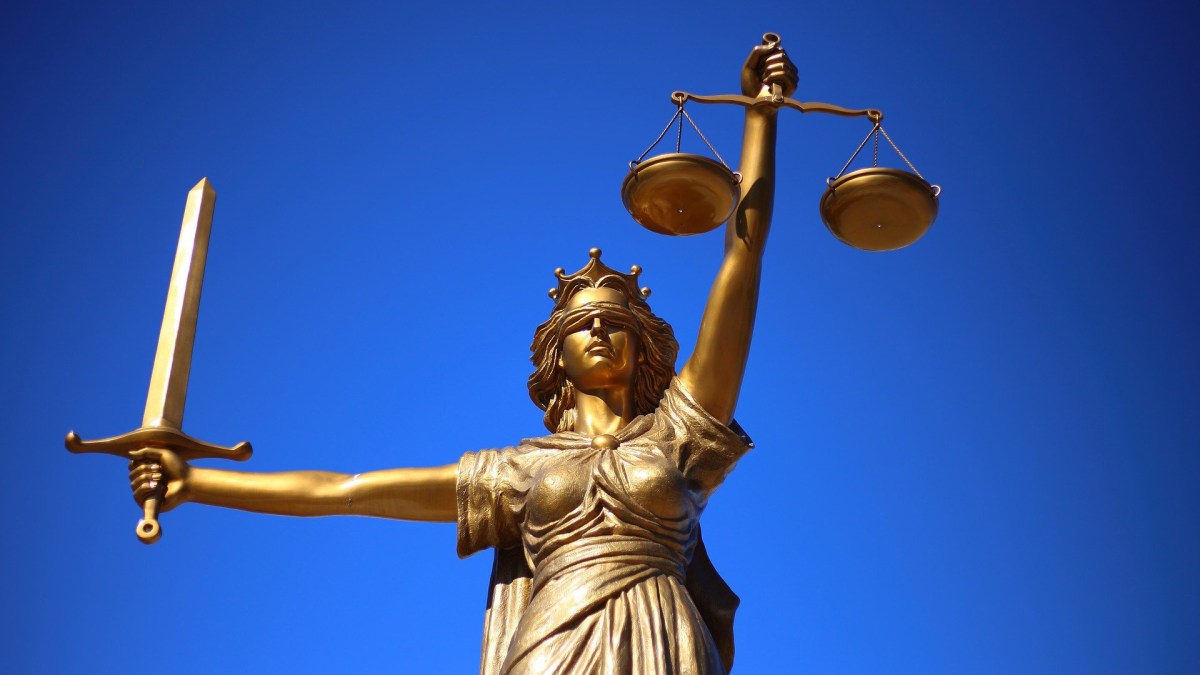 Les IA peuvent-elles rendre la justice plus neutre ? // Source : William Cho / Pixabay