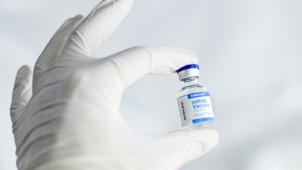 Vaccin à ARN messager. // Source : Pixabay