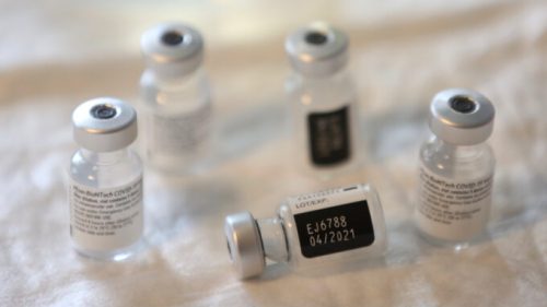 Vaccins Pfizer. // Source : Flickr/CC/Département des Yvelines (photo recadrée)