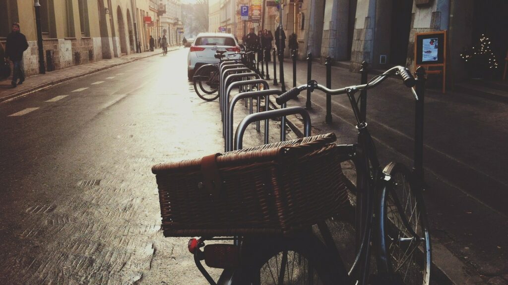 L'usage du vélo réduit, par personne, l'impact carbone de 84 % par rapport à l'usage de transports motorisés.