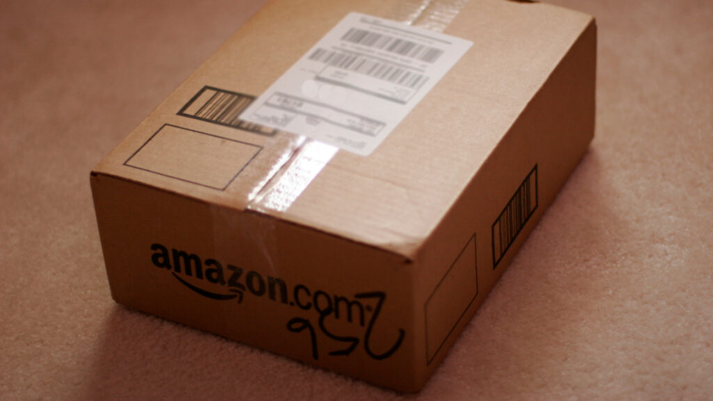 Amazon manque de personnes à embaucher // Source : Flickr/CC/Watchcaddy (photo recadrée)