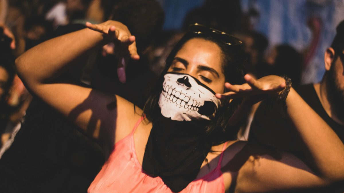 Ce sont des concerts-tests où il faut porter un masque. Il n'y a en revanche pas de distanciation physique. // Source : Thiago Miranda - Pexels