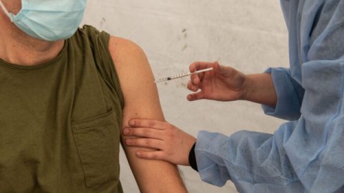 Vaccination contre le covid. // Source : Flickr/CC/Ville de Gennevilliers - Compte officiel (photo recadrée)