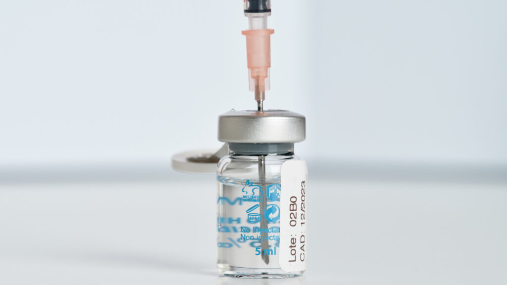 Vaccin contre le covid. // Source : Flickr/CC/The Focal Project (photo recadrée)