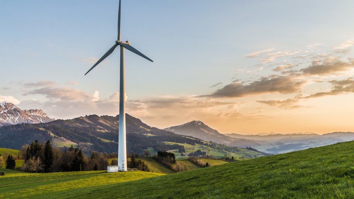 Paysage avec éolienne  // Source : TeeFarm / Pixabay