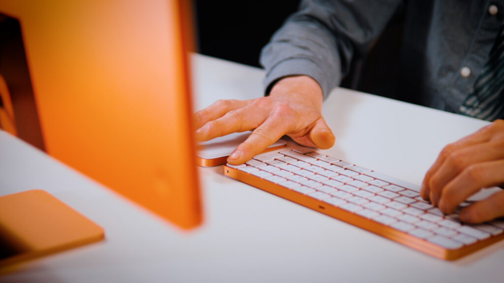 Le clavier Touch ID de l’iMac M1 2021 par Apple // Source : Louise Audry pour Numerama