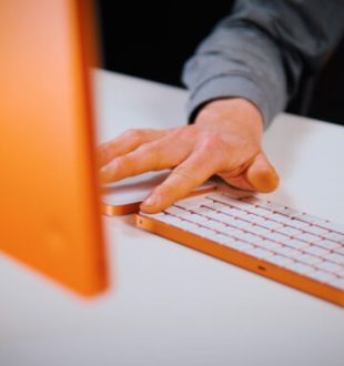 Le clavier Touch ID de l’iMac M1 2021 par Apple // Source : Louise Audry pour Numerama