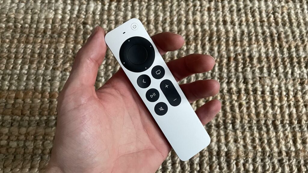 La nouvelle Siri Remote (2021) // Source : Maxime Claudel pour Numerama La nouvelle Siri Remote (2021) // Source : Maxime Claudel pour Numerama
