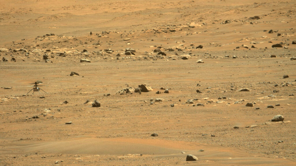Ingenuity posé sur Mars, après son cinquième vol : « la routine ». // Source : NASA/JPL-Caltech/ASU/MSSS (photo recadrée)