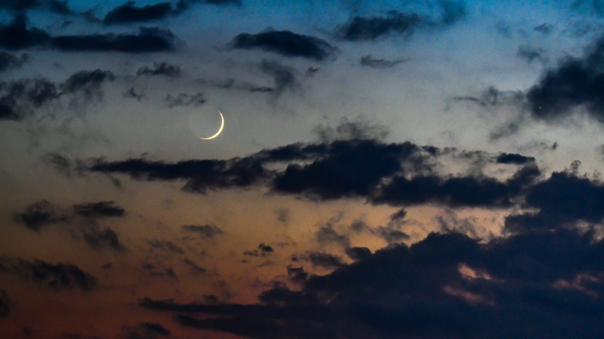 Croissant de Lune et Mercure. // Source : Flickr/CC/Jürgen Mangelsdorf (photo recadrée)