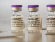 Vaccin Pfizer-BioNTech. // Source : Flickr/CC/Covid-19 vaccination (photo recadrée)