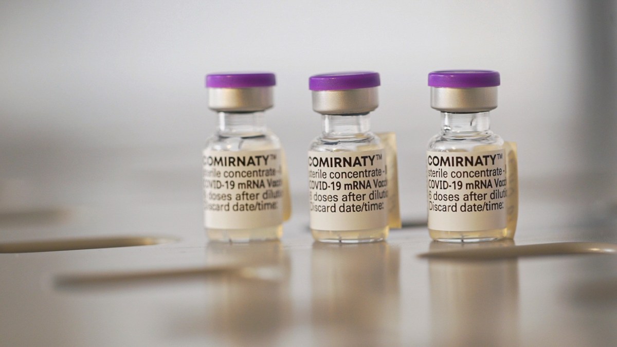 Vaccin Pfizer-BioNTech. // Source : Flickr/CC/Covid-19 vaccination (photo recadrée)