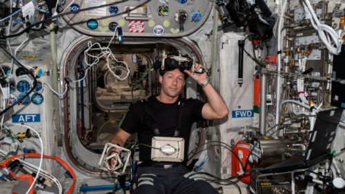 Thomas Pesquet dans l'ISS le 29 avril 2021. // Source : Flickr/CC/Nasa Johnson (photo recadrée)