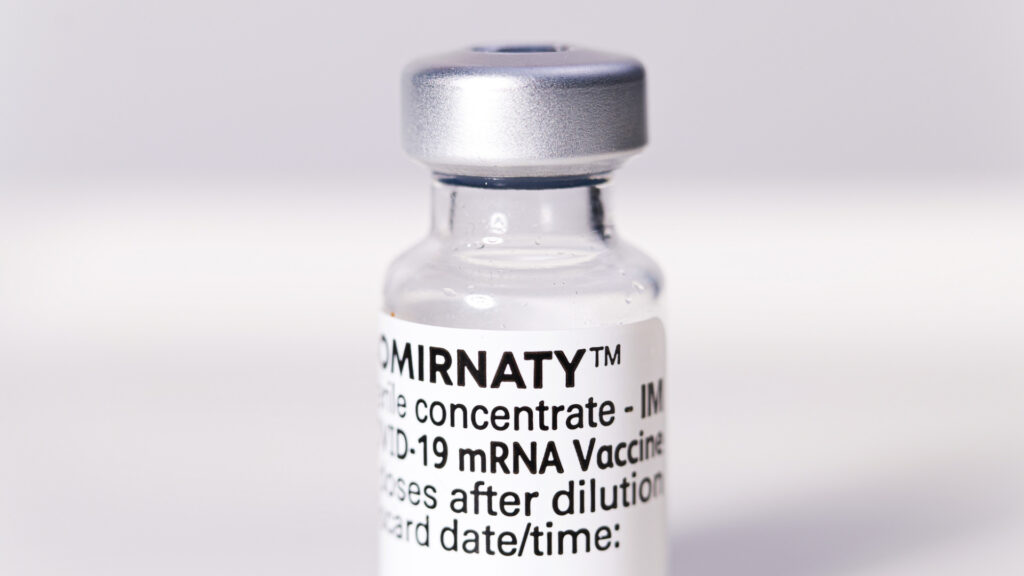 Vaccin de Pfizer contre le Covid-19. // Source : Pixabay (photo recadrée)