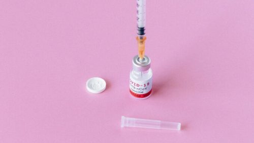 Vaccin contre le Covid-19. // Source : Pexels/Nataliya Vaitkevich (photo recadrée)